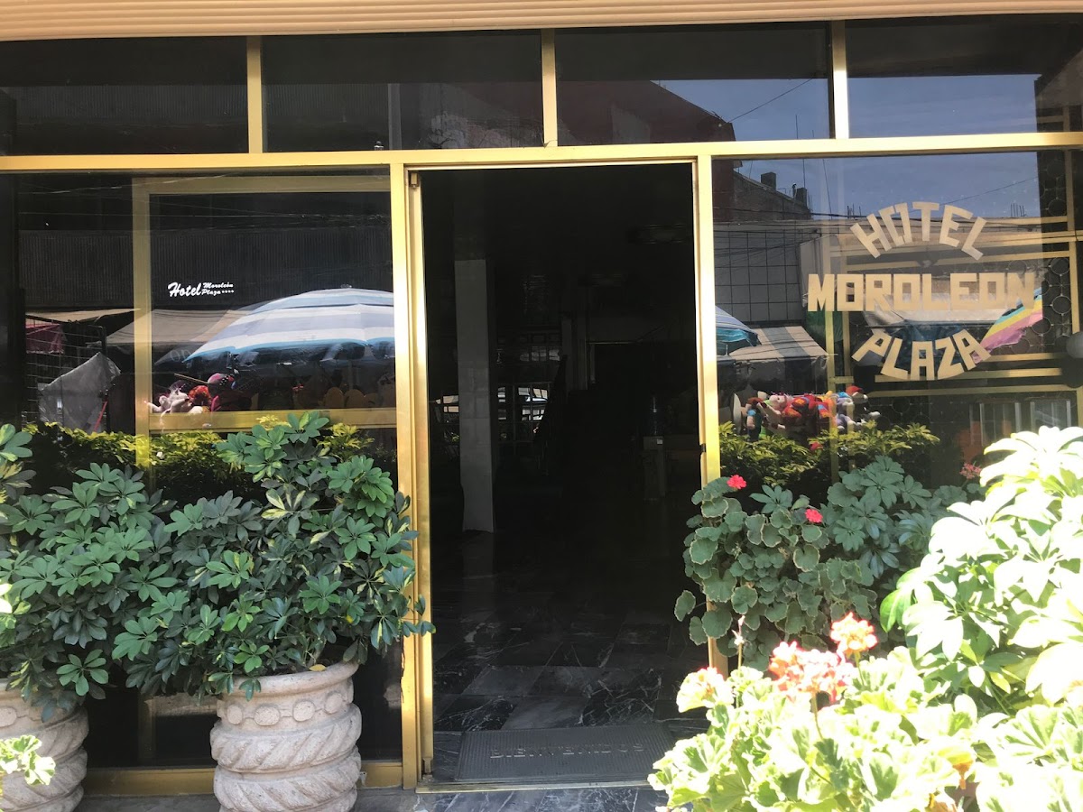 Hotel Moroleón plaza